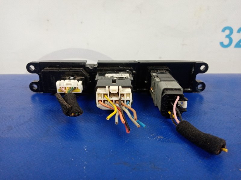 Кнопка аварийной сигнализации KIA SOUL AM 08-13