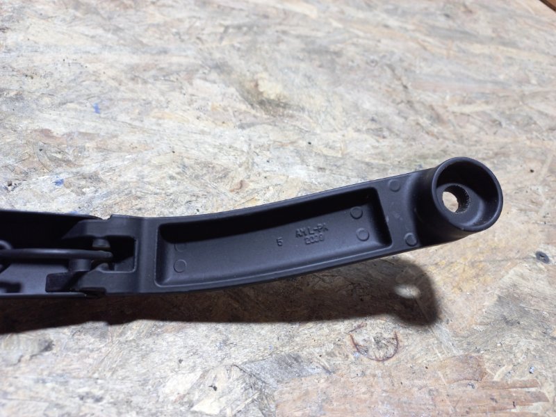 Поводок стеклоочистителя передний правый SOUL AM 08-13 2012 Хетчбек 2.0