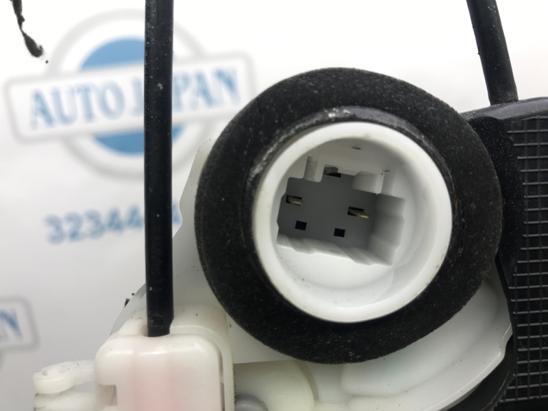 Замок двери задний правый LEGACY BN 14-18 2016 Седан 2.5 FB25B