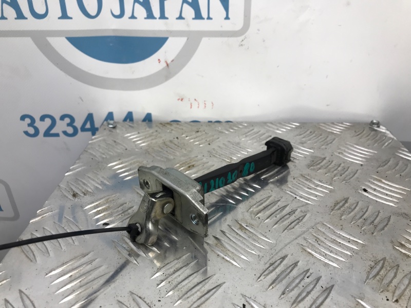 Запчасть ограничитель двери передний правый TOYOTA PRIUS - 30 09-17 2013 ZVW30 1.8 2ZRFXE 68610-47021 Б/У Ограничитель двери передний правый TOYOTA PRIUS - 30 09-17 2013 ZVW30 1.8 2ZRFXE 68610-47021 Б/У