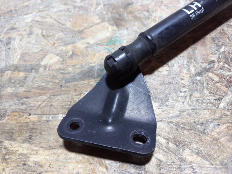 Амортизатор крышки багажника левый KIA SOUL PS 13-19 PS 1.6