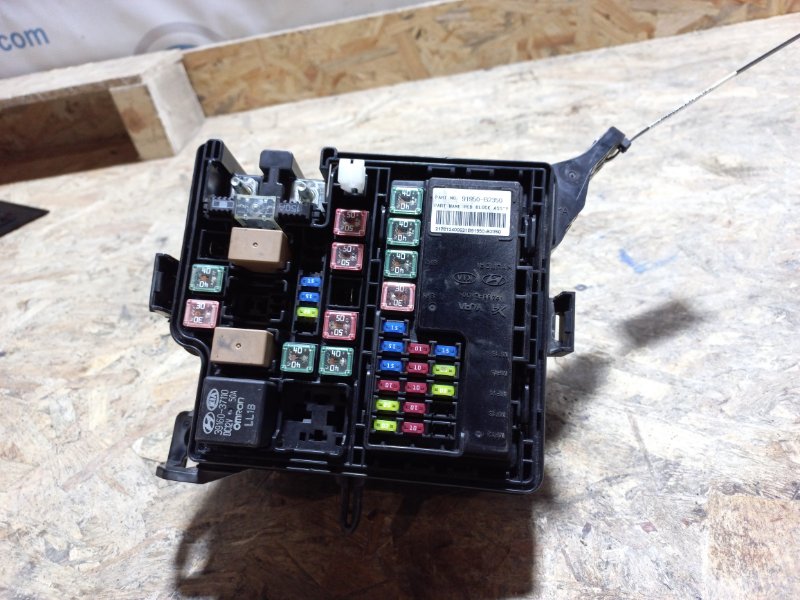 Блок предохранителей моторный отсек KIA SOUL PS 13-19 2017 PS 1.6 91950-B2350 Б/У