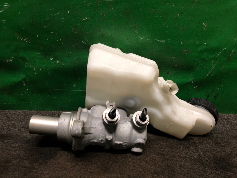 Запчасть главный тормозной цилиндр FORD FOCUS 10-18 2.0 EV6Z-2140-A Б/У Главный тормозной цилиндр FORD FOCUS 10-18 2.0 EV6Z-2140-A Б/У