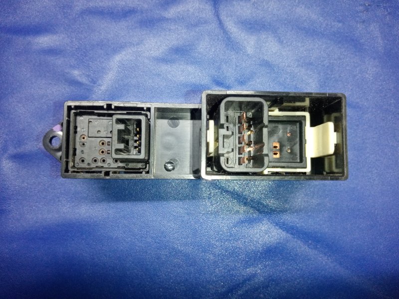 Кнопка стеклоподъемника передняя правая LANCER X 10 07-15