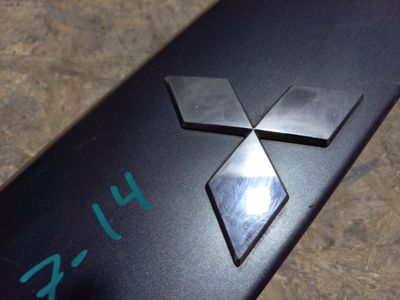 Панель подсветки номера OUTLANDER XL 05-13 Внедорожник Панель подсветки номера OUTLANDER XL 05-13 Внедорожник