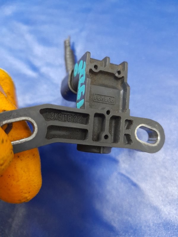 Датчик положения коленвала CX-7 06-12 2.3