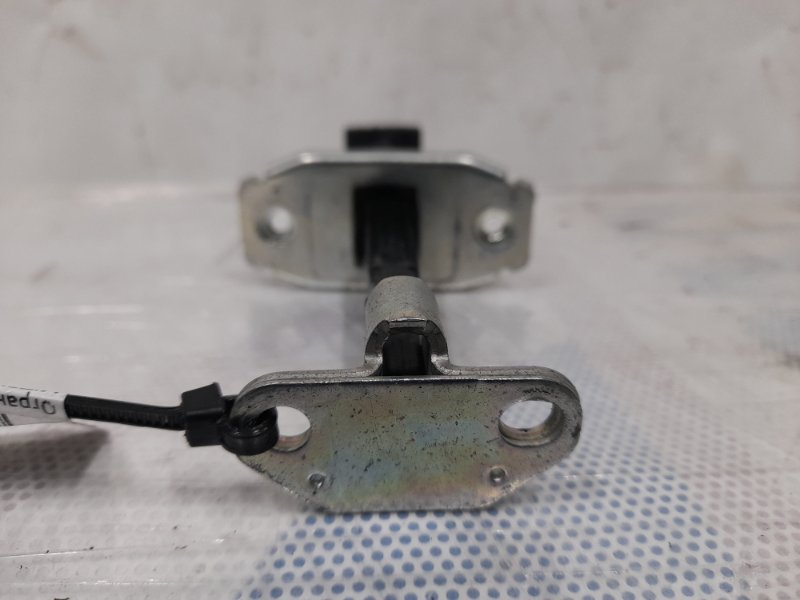 Ограничитель двери передний правый GALANT 03-12 Седан