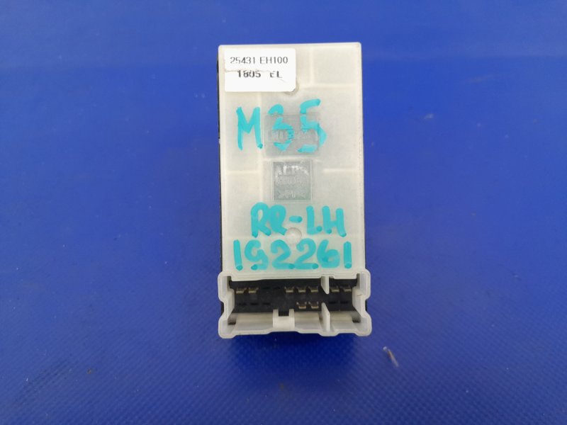 Кнопка стеклоподъемника задняя левая M35/M45 04-10