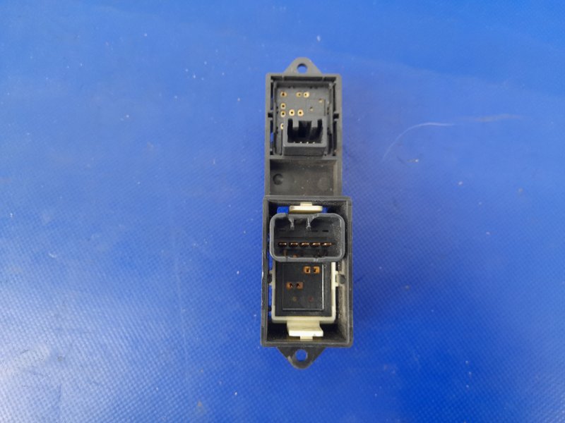 Кнопка стеклоподъемника передняя правая LANCER X 10 07-15