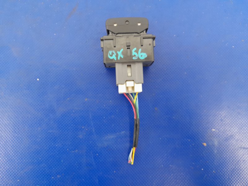 Кнопка обогрева сидений левая QX56 / TITAN / ARMADA 04-16