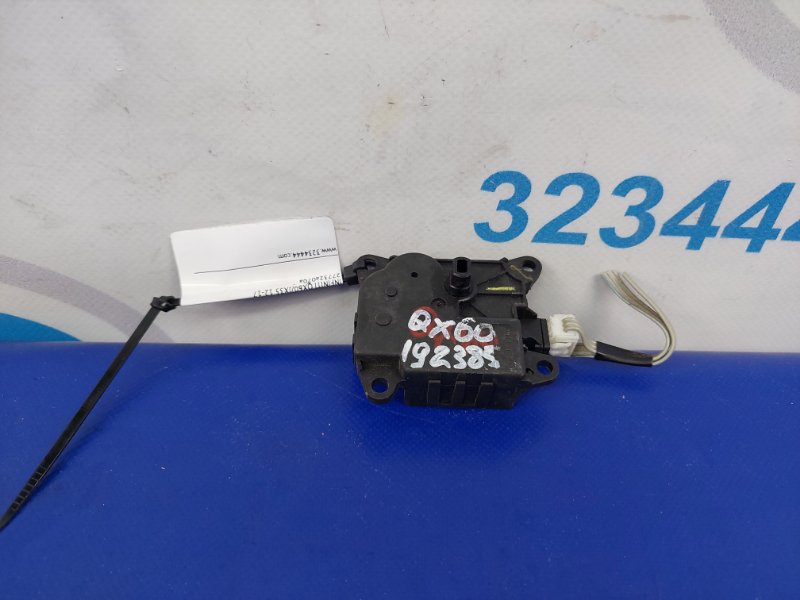 Моторчик заслонки печки левый INFINITI QX60/JX35 12-20 Моторчик заслонки печки левый INFINITI QX60/JX35 12-20