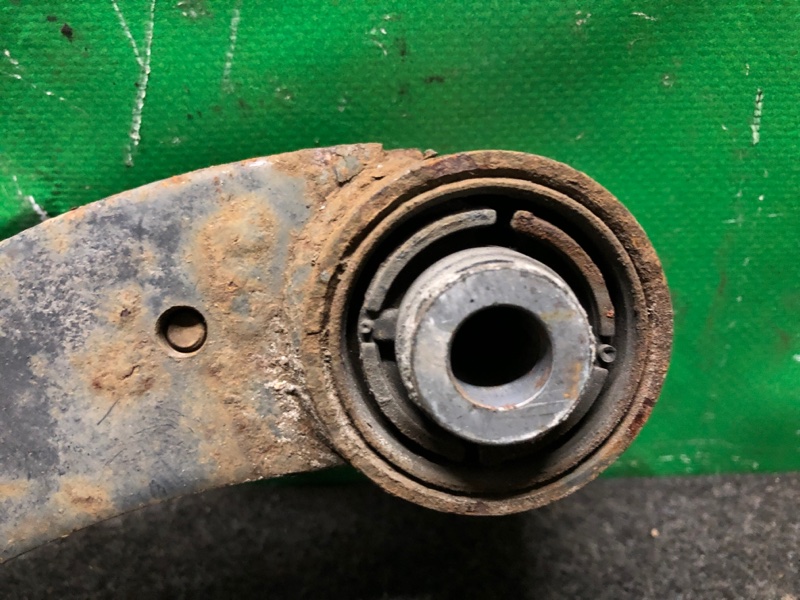 Рычаг задней подвески поперечный верхний задний левый SUZUKI KIZASHI 09-14 Седан 2.4