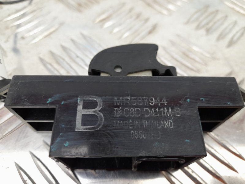 Кнопка стеклоподъемника задняя левая MITSUBISHI LANCER X 10 07-15