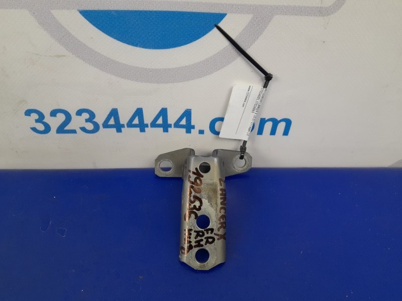 Петля двери нижняя передняя правая MITSUBISHI LANCER X 10 07-15 2010 Седан 2.0 4B11 5702A005 Б/У