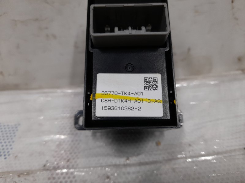 Кнопка стеклоподъемника задняя правая RDX 12-19 2014 Внедорожник 3.5 J35Z2