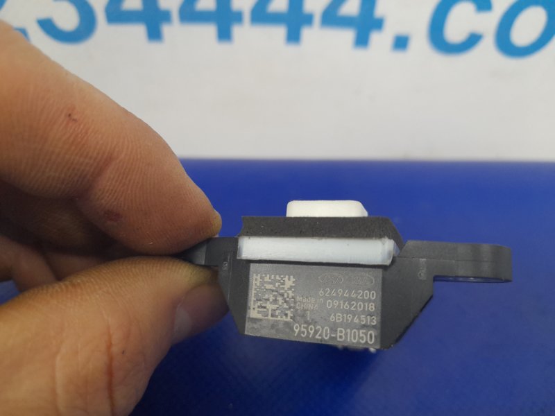 Датчик удара передний левый KIA SORENTO UM 14-