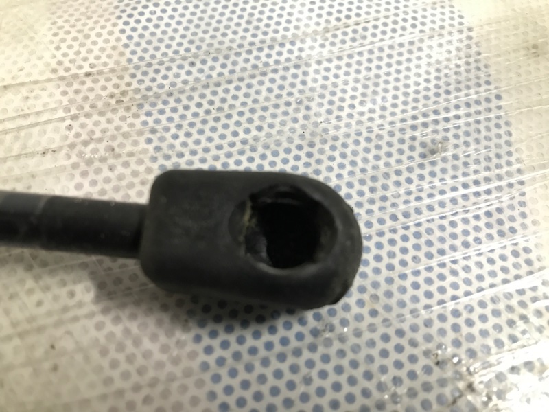 Амортизатор крышки багажника задний правый OUTLANDER XL 05-13 2006 Внедорожник 3.0