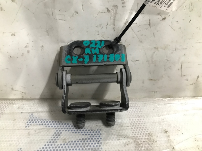 Петля крышки багажника правая MAZDA CX-7 06-12 2010 Внедорожник 2.5 L206-62-210A Б/У