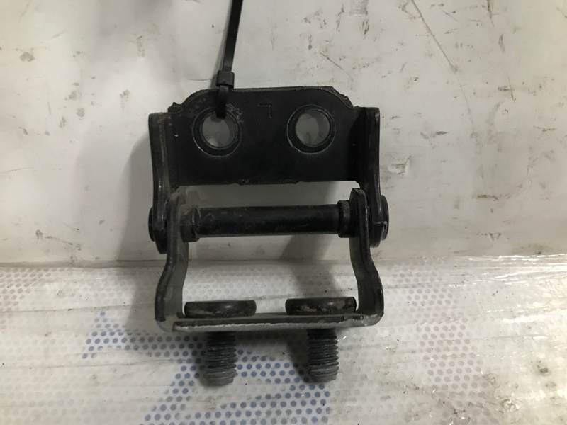 Петля крышки багажника правая CX-7 06-12 2010 Внедорожник 2.5