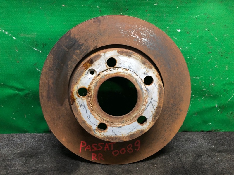 Тормозной диск задний VOLKSWAGEN PASSAT B7 11-15 2014 A32 1.8 CPKA 561 615 601 Б/У