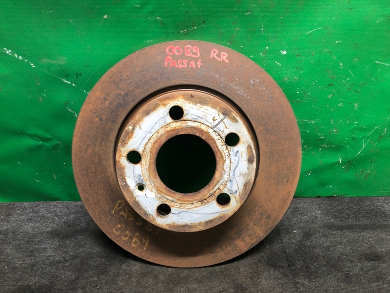 Тормозной диск задний VOLKSWAGEN PASSAT B7 11-15 2014 A32 1.8 CPKA 561 615 601 Б/У