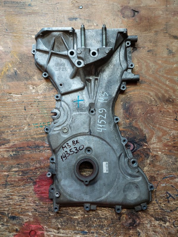 Запчасть крышка грм MAZDA 3 BK 03-08 Седан LF Б/У Крышка ГРМ MAZDA 3 BK 03-08 Седан LF Б/У