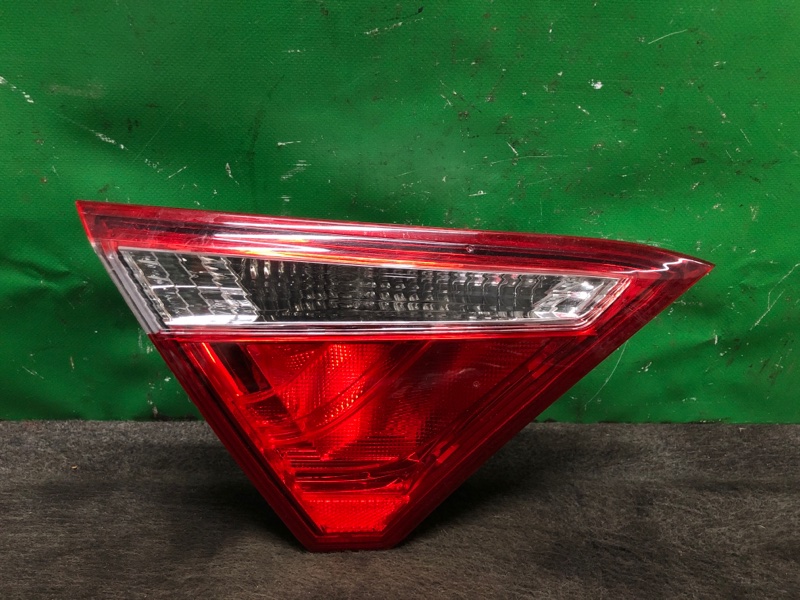 Запчасть фонарь внутренний задний левый TOYOTA CAMRY 55 14-17 2016 ASV50 2.5 2ARFE 81590-06410 Б/У Фонарь внутренний задний левый TOYOTA CAMRY 55 14-17 2016 ASV50 2.5 2ARFE 81590-06410 Б/У
