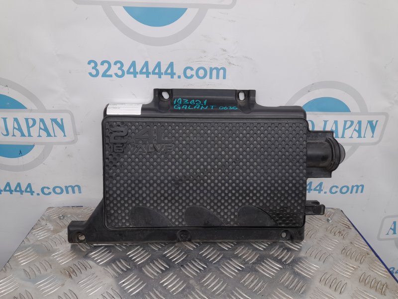 Запчасть резонатор воздушного фильтра MITSUBISHI GALANT 03-12 2009 Седан 2.4 MN156775 Б/У Резонатор воздушного фильтра MITSUBISHI GALANT 03-12 2009 Седан 2.4 MN156775 Б/У