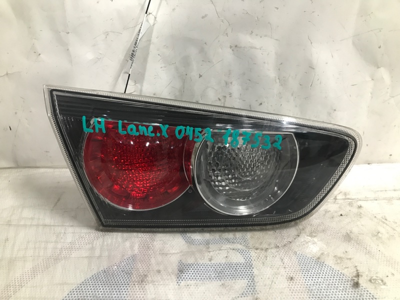 Запчасть фонарь внутренний задний левый MITSUBISHI LANCER X 10 07-15 2010 Седан 2.0 4B11 8330A625 Б/У Фонарь внутренний задний левый MITSUBISHI LANCER X 10 07-15 2010 Седан 2.0 4B11 8330A625 Б/У