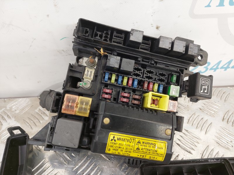 Блок предохранителей моторный отсек MITSUBISHI GALANT 03-12 2009 Седан 2.4 MR588530 Б/У