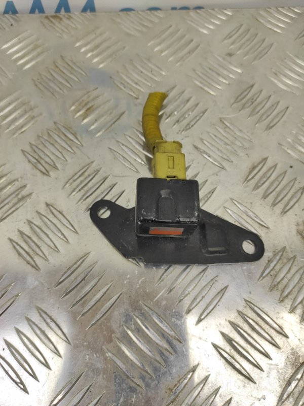 Датчик удара передний левый SUBARU IMPREZA 00-07 GD/GG 98231FE110 Б/У