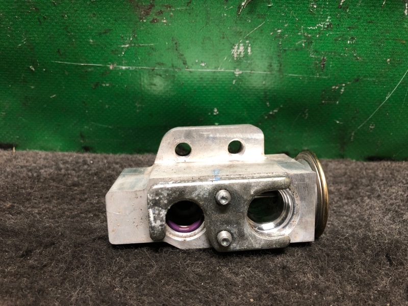 Клапан кондиционера PASSAT B7 11-15 2.5