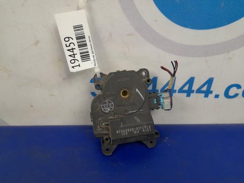 Моторчик заслонки печки TOYOTA SEQUOIA 01-07 87106-07140 Б/У