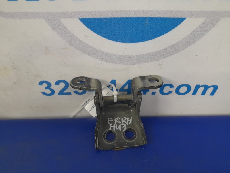 Петля двери нижняя передняя правая TLX 14-17 Петля двери нижняя передняя правая TLX 14-17