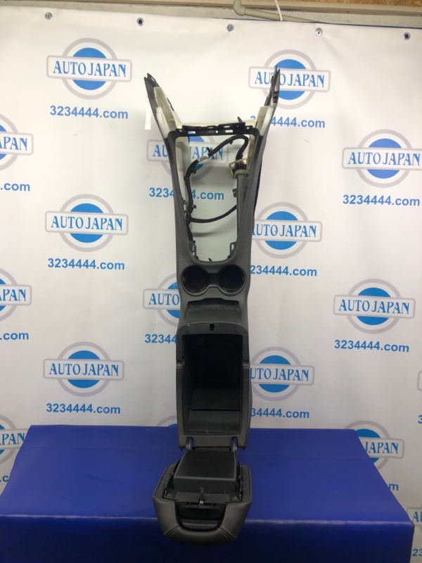 Подлокотник CHEROKEE 14- 2015 Внедорожник 2.4 Подлокотник CHEROKEE 14- 2015 Внедорожник 2.4