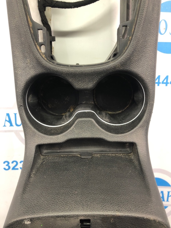 Подлокотник CHEROKEE 14- 2015 Внедорожник 2.4 Подлокотник CHEROKEE 14- 2015 Внедорожник 2.4