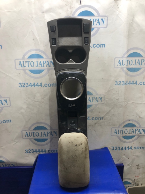 Подлокотник NISSAN LEAF 10-17 Б/У