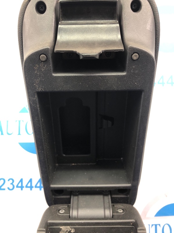 Подлокотник OUTLANDER GF 12- 2014 Внедорожник 2.4