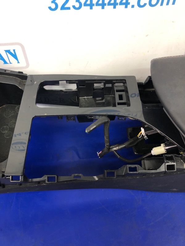 Подлокотник GS 12- 2015 Седан 8ARFTS 2.0TURBO