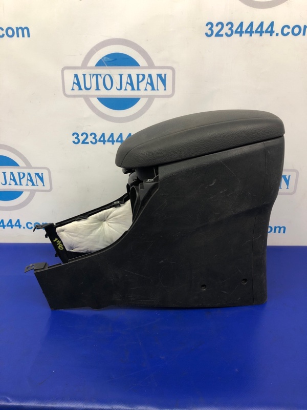 Запчасть подлокотник HYUNDAI VELOSTER 11-18 84660-2V100RY Б/У Подлокотник HYUNDAI VELOSTER 11-18 84660-2V100RY Б/У