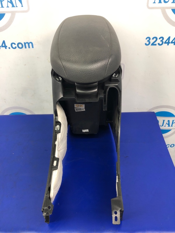 Подлокотник VELOSTER 11-18 Подлокотник VELOSTER 11-18