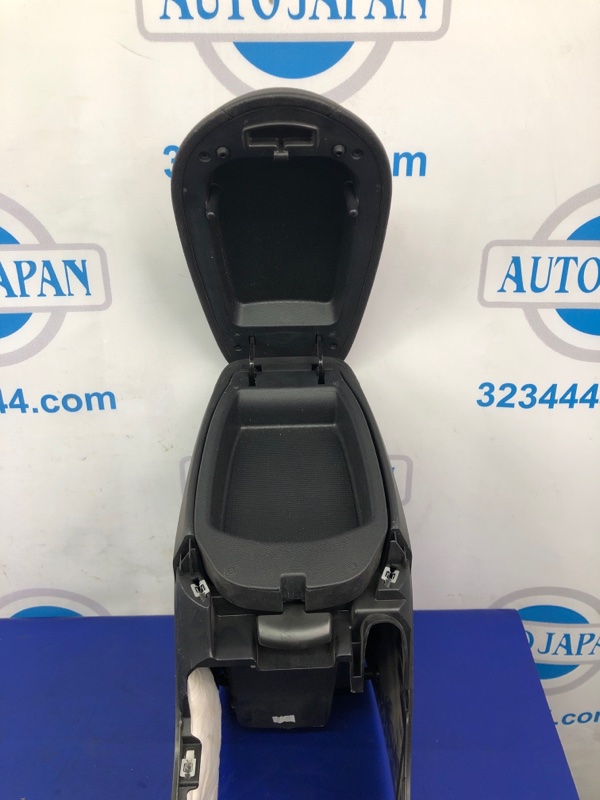 Подлокотник VELOSTER 11-18 Подлокотник VELOSTER 11-18