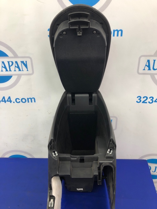 Подлокотник VELOSTER 11-18 Подлокотник VELOSTER 11-18