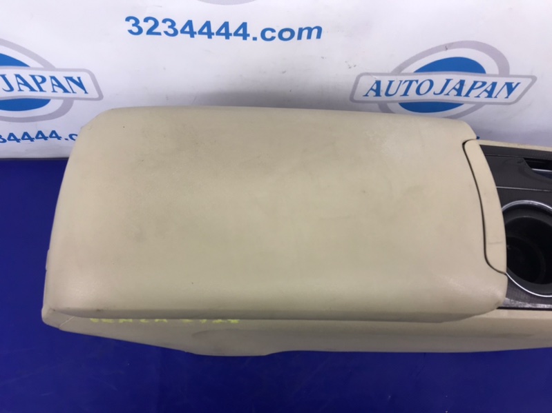 Подлокотник VENZA 09-16 2010 AGV10 2.7 1ARFE