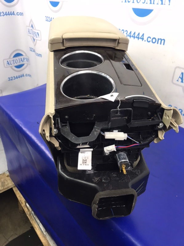 Подлокотник VENZA 09-16 2010 AGV10 2.7 1ARFE