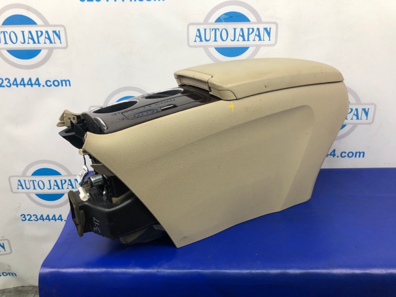 Подлокотник VENZA 09-16 2009 AGV15 2.7 1ARFE