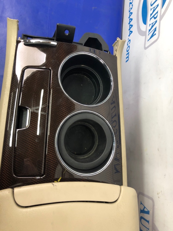 Подлокотник VENZA 09-16 2009 AGV15 2.7 1ARFE