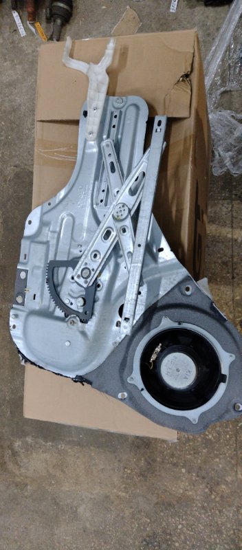 Стеклоподъемник задний левый KIA SOUL AM 08-13 Хетчбек 2.0 Стеклоподъемник задний левый KIA SOUL AM 08-13 Хетчбек 2.0