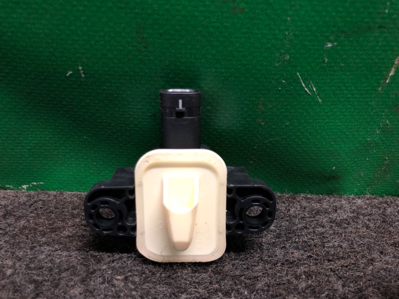 Датчик удара передний правый INFINITI QX30 16-20 Внедорожник 2.0 20PET