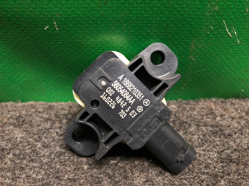 Датчик удара задний правый QX30 16-20 2017 Внедорожник 2.0 20PET